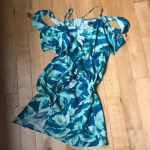 Gianni Bini Floral Wrap Dress Cold Shoulder Adjustable straps 100% Snap on chest